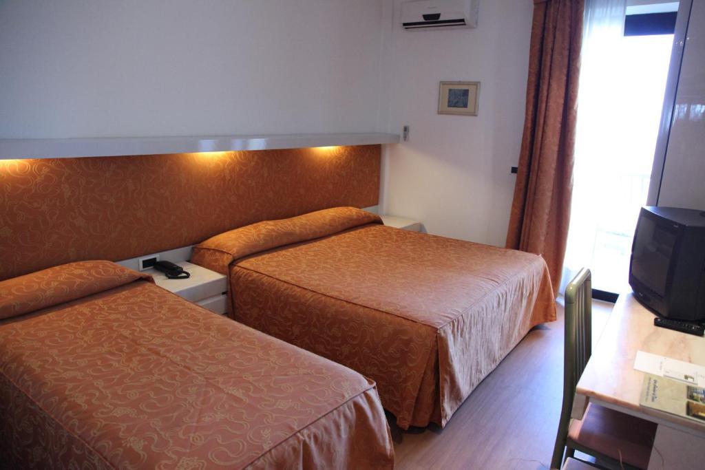 Hotel Canguro Сан-Бенедетто-дель-Тронто Экстерьер фото