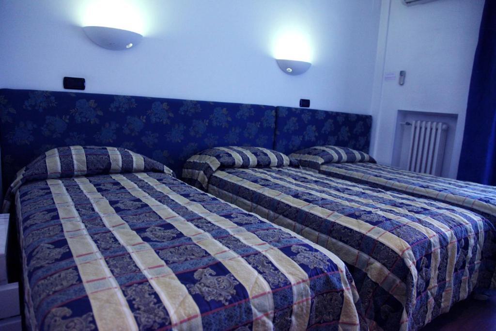 Hotel Canguro Сан-Бенедетто-дель-Тронто Номер фото